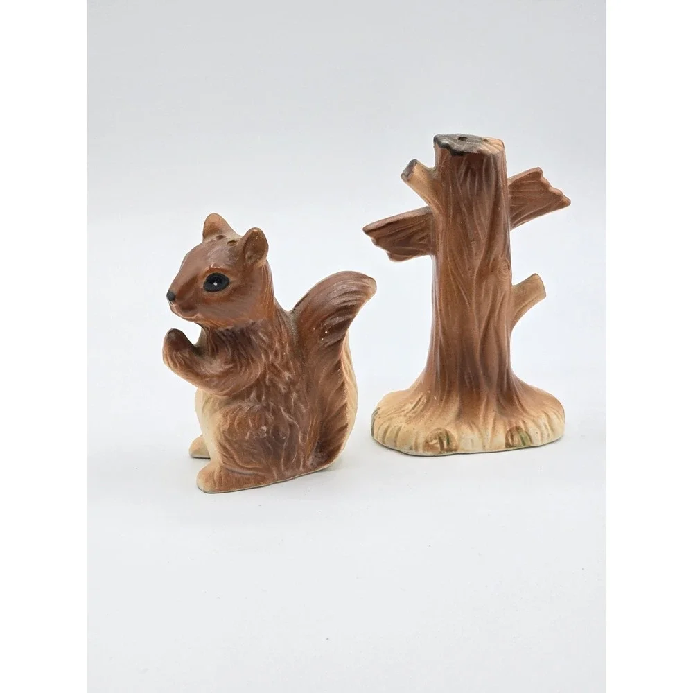 Vintage Ceramic‎ Squirrel and Tree Stump Salt & Pepper Shakers Japan